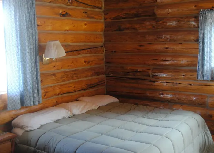Medicine Bow Lodge *